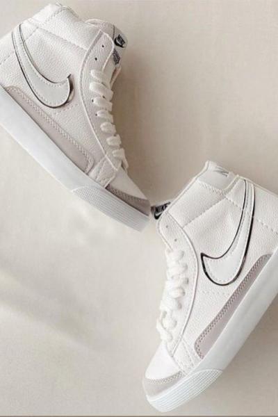 Stranger Bot Beyaza Beyaz